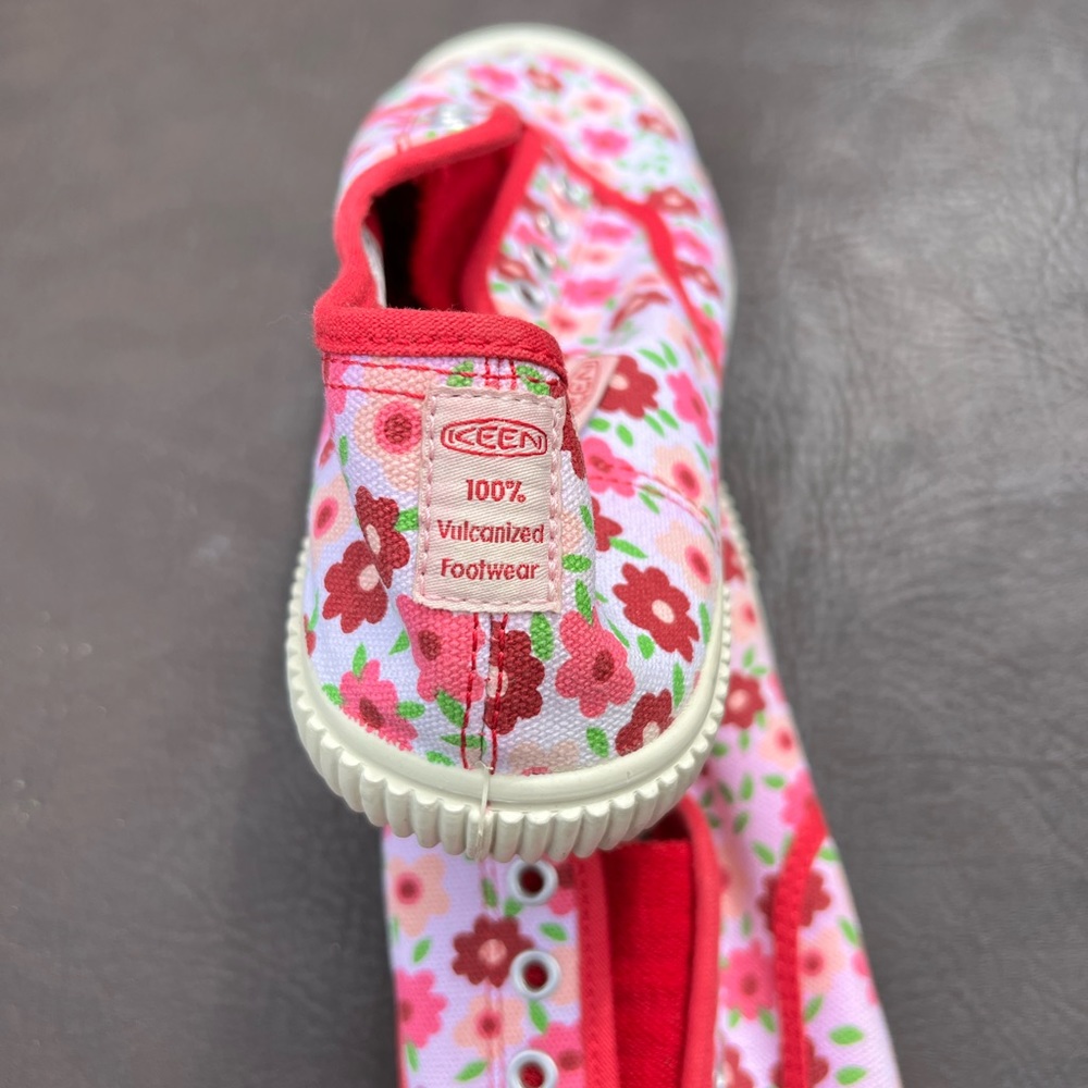 KEEN Women’s Slip-On Flowered Print Sneakers US 6 size - Picture 3 of 4
